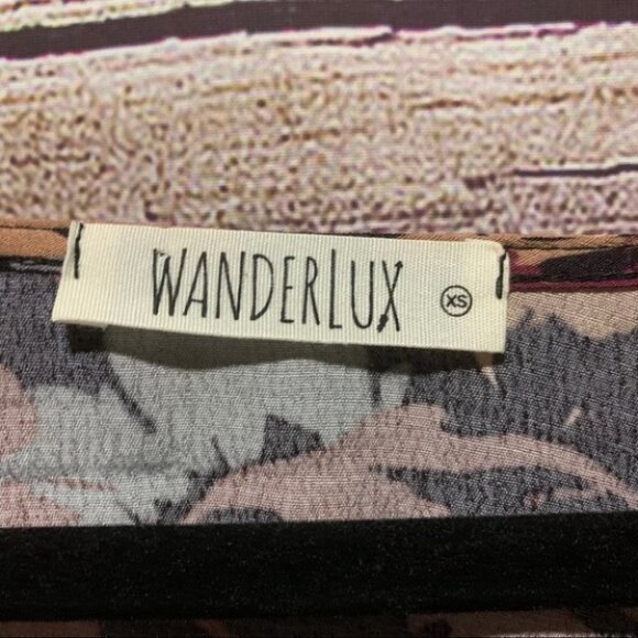 NWT Boutique Wanderlux Floral Wrap Top with Tie - Picture 6 of 15